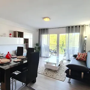 https://apartamento-adams-en-el-corazon-de-salou-segunda-linea-del-mar.catalonia-hotels.com