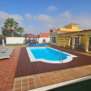 https://villa-bonita-on-golf-in-el-descanso-caleta-fuste-fuerteventura.in-canary-islands.com